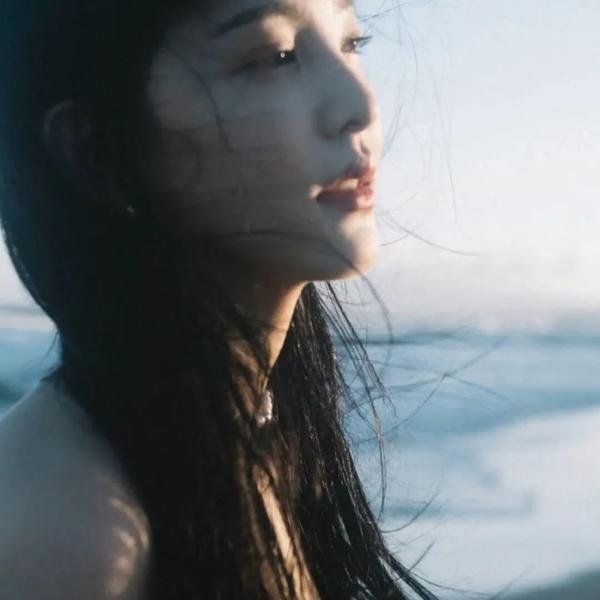 在此一群